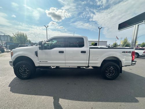 2017 Ford F-350 Super Duty XLT Crew Cab Lower Image 2