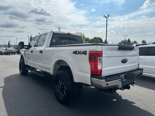 2017 Ford F-350 Super Duty XLT Crew Cab Lower Image 3