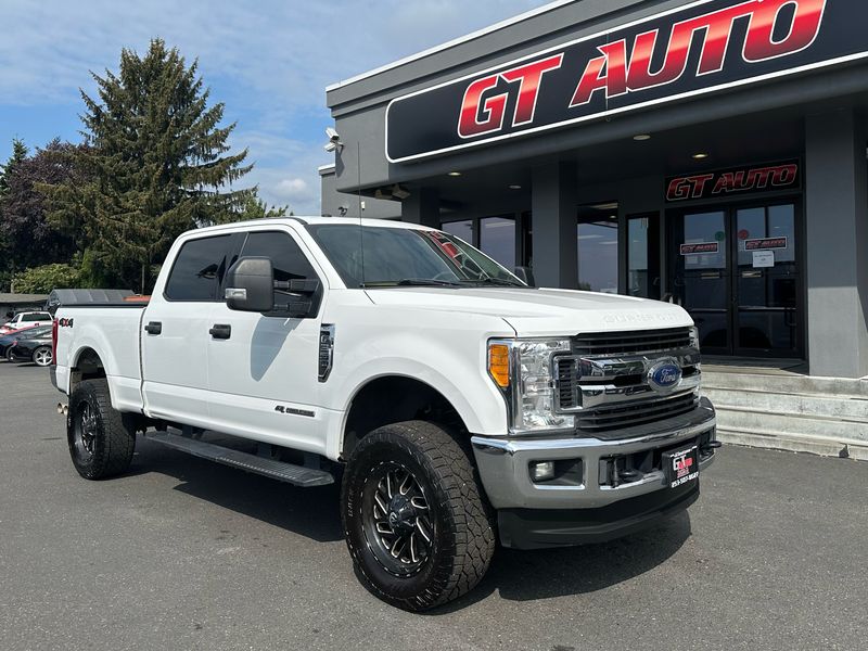 2017 Ford F-350 Super Duty XLT Crew Cab Upper Image 1