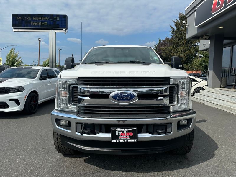 2017 Ford F-350 XLT photo 2