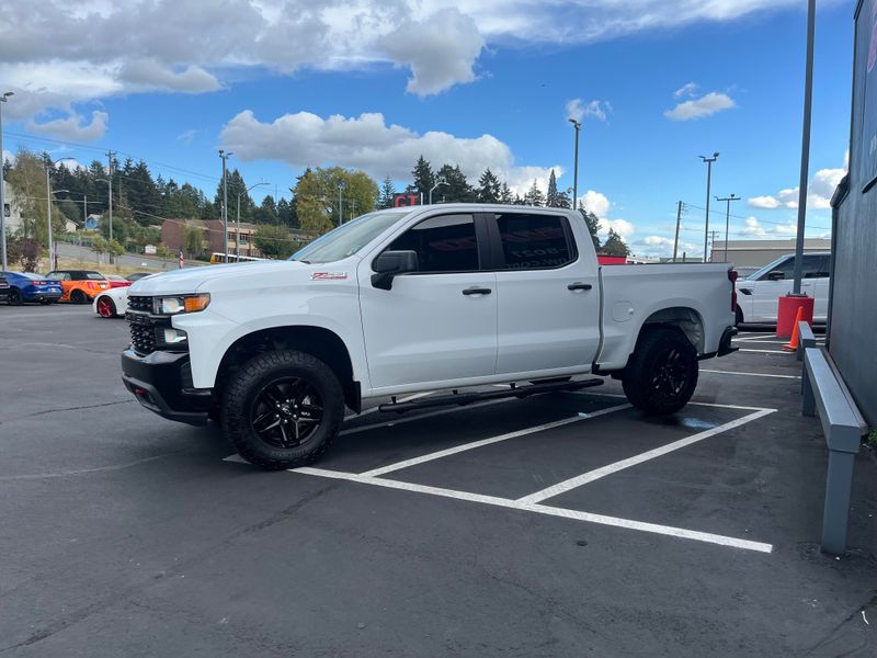 2019 Chevrolet Silverado 1500 Custom Trail Boss Crew Cab Upper Image 2