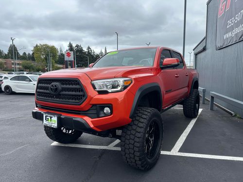 2017 Toyota Tacoma TRD Off-Road Double Cab Lower Image 1
