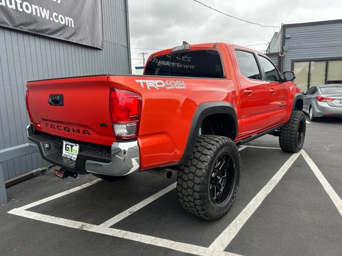 2017 Toyota Tacoma TRD Off-Road Double Cab Lower Image 3