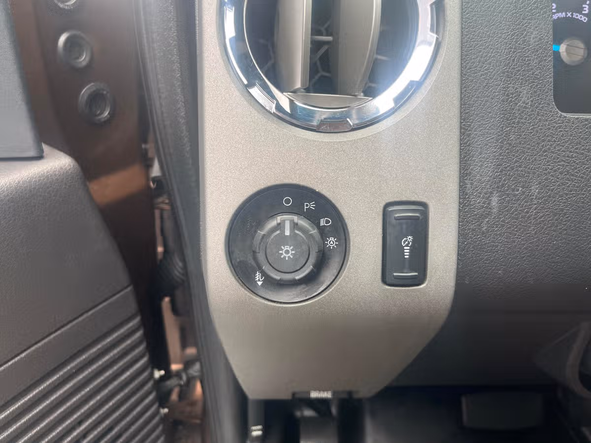2011 Ford F-350 Super Duty King Ranch Crew Cab Image 25