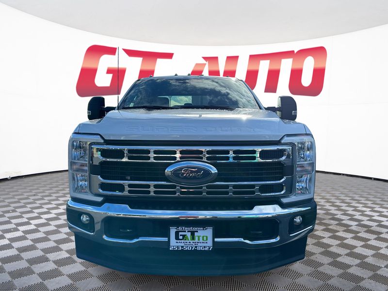 2024 Ford F-350 XLT photo 2
