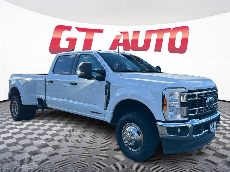 2024 Ford F-350 Super Duty XLT Crew Cab Upper Image 1