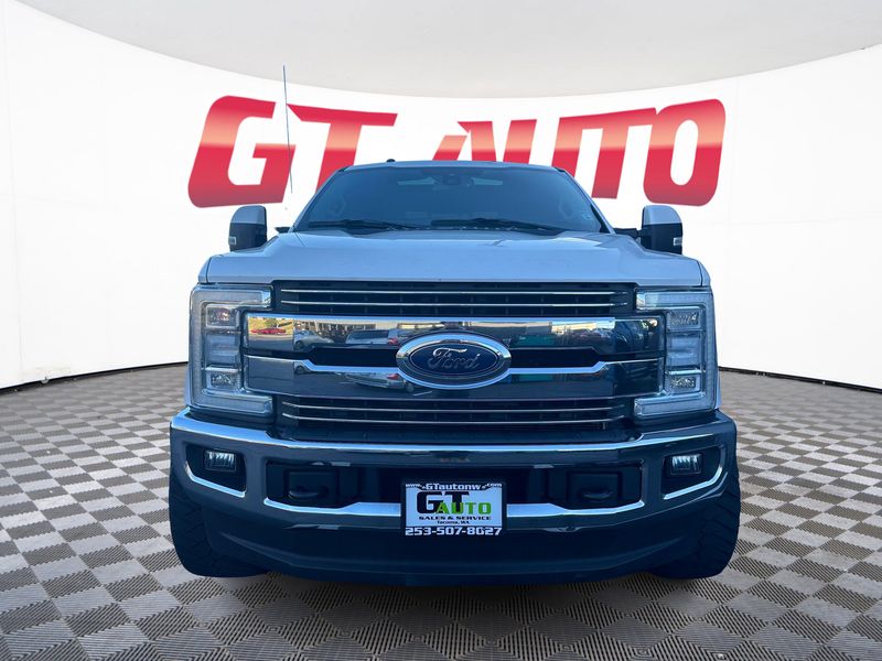 2018 Ford F-350 Super Duty Lariat Crew Cab Upper Image 2