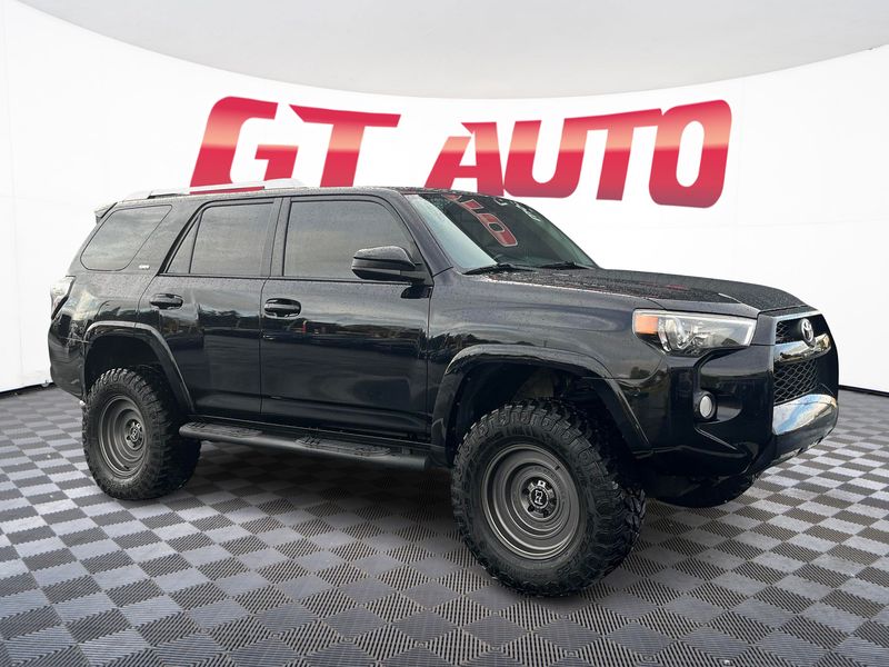 2016 Toyota 4Runner SR5 Upper Image 1