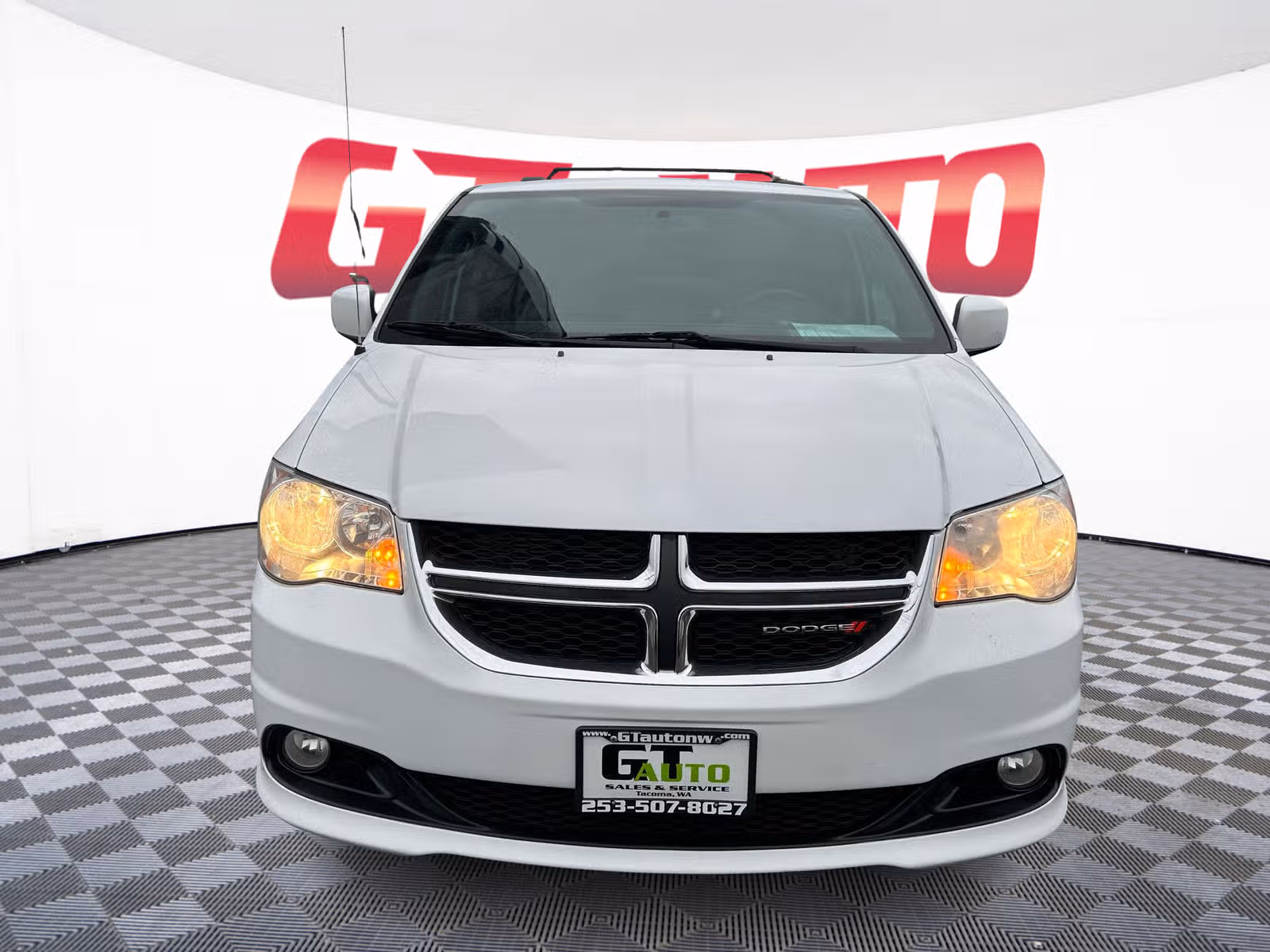 2018 Dodge Grand Caravan SXT Passenger Upper Image 2