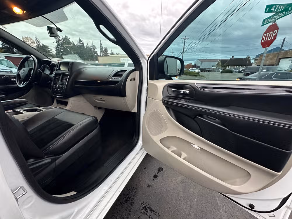 2018 Dodge Grand Caravan SXT Passenger Image 12