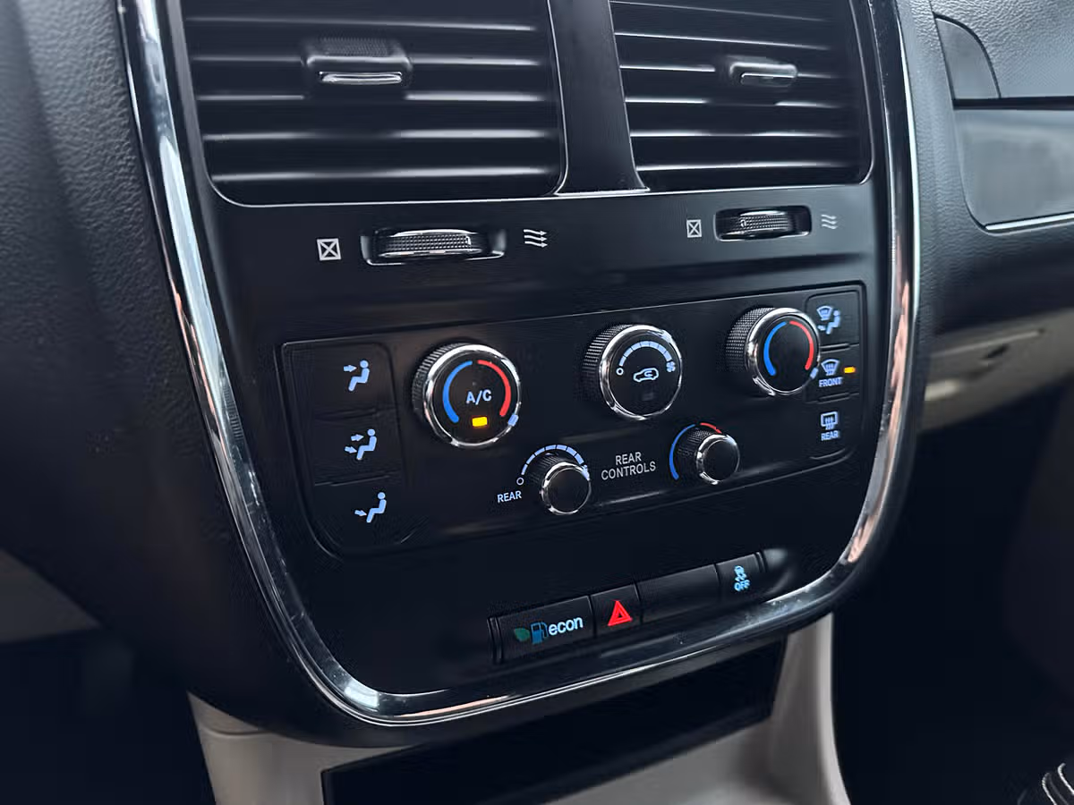 2018 Dodge Grand Caravan SXT Passenger Image 25