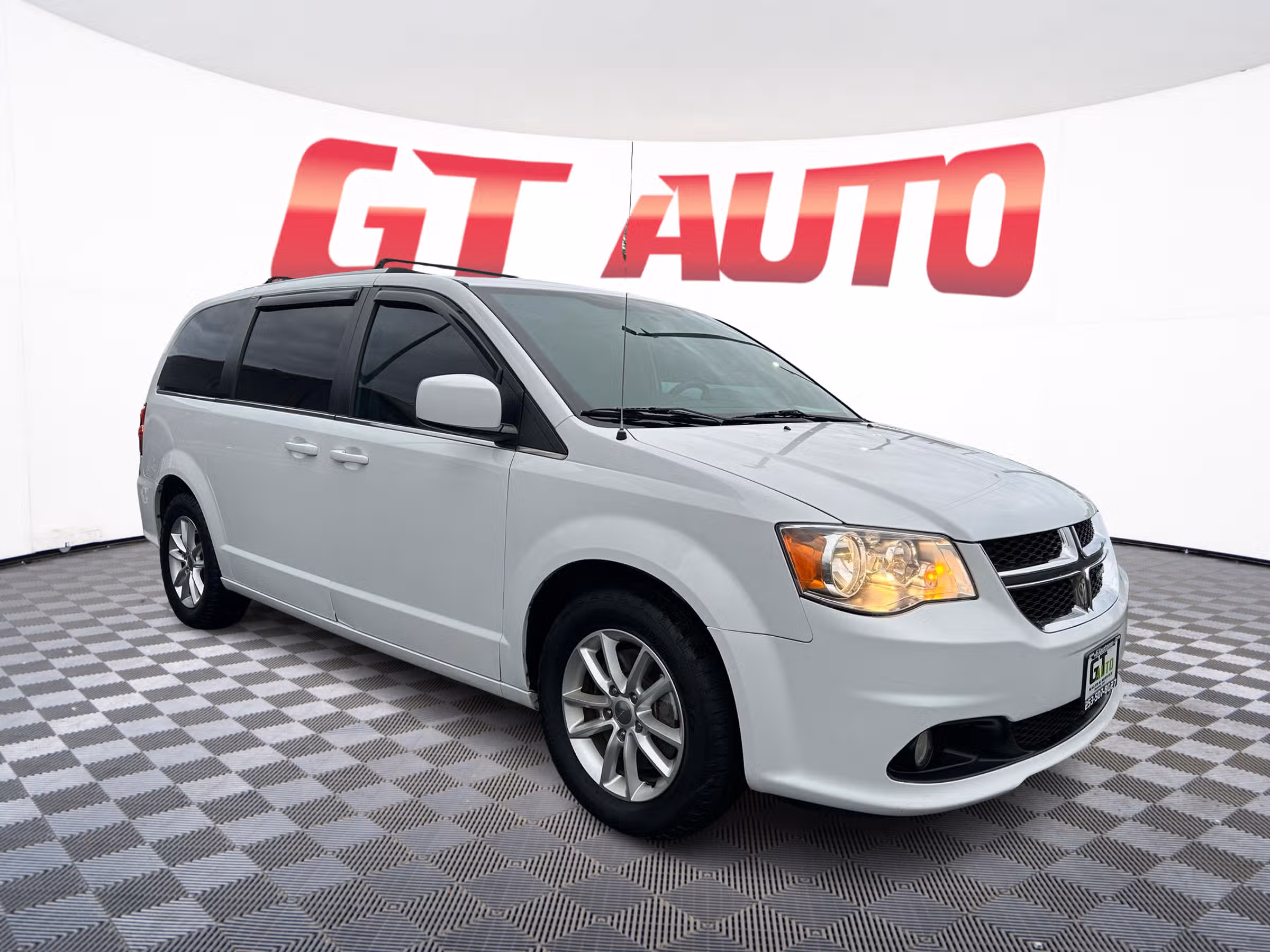 2018 Dodge Grand Caravan SXT Passenger Image 1