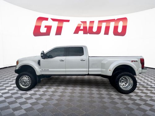 2017 Ford F-450 Super Duty Platinum Crew Cab Lower Image 2