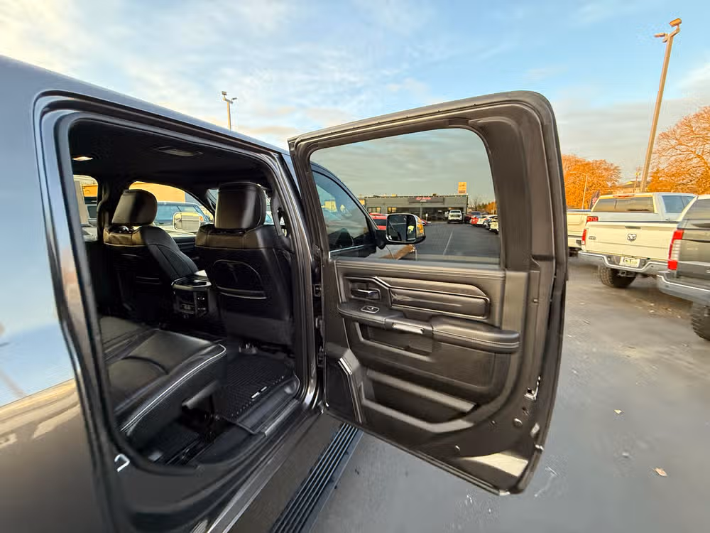 2022 Ram 3500 Limited Mega Cab Image 18