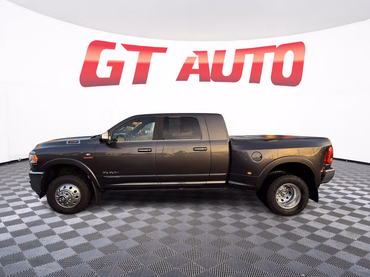 2022 Ram 3500 Limited Mega Cab Image 4