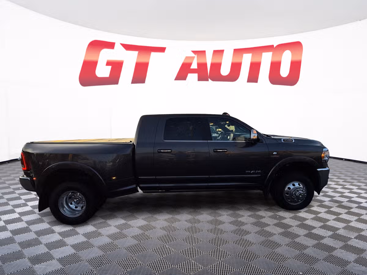 2022 Ram 3500 Limited Mega Cab Image 7