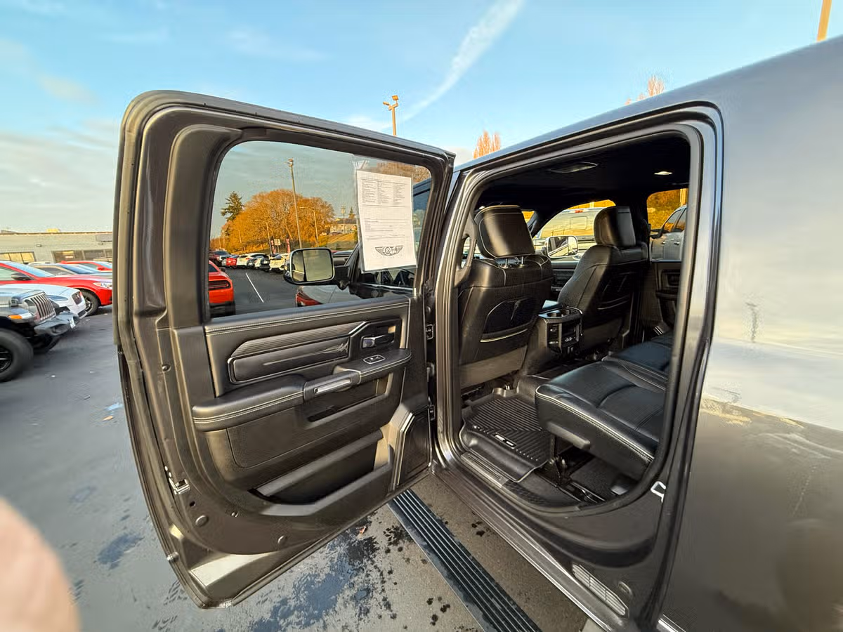 2022 Ram 3500 Limited Mega Cab Image 15