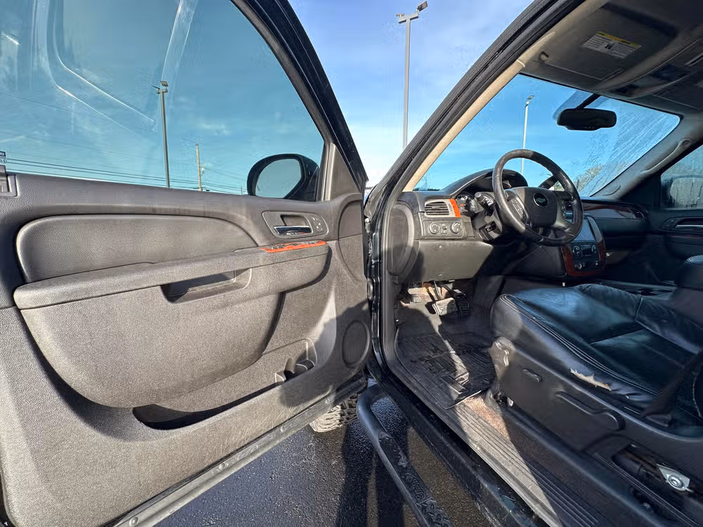 2010 Chevrolet Silverado 1500 LTZ Crew Cab Image 10
