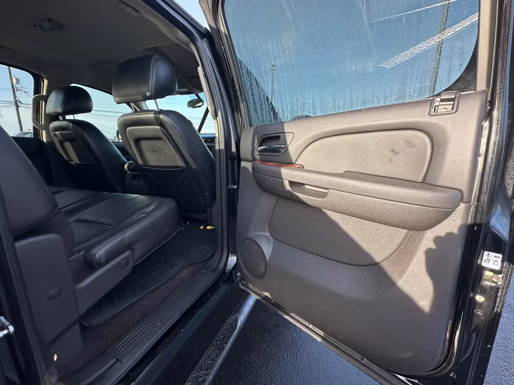 2010 Chevrolet Silverado 1500 LTZ Crew Cab Image 21