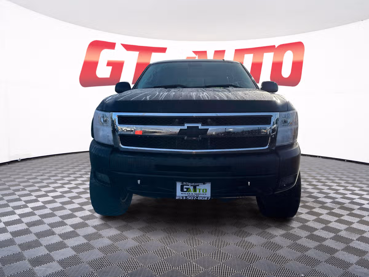 2010 Chevrolet Silverado 1500 LTZ Crew Cab Image 2