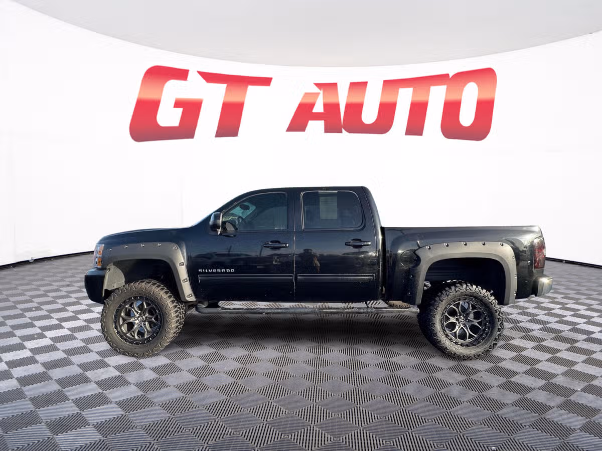 2010 Chevrolet Silverado 1500 LTZ Crew Cab Image 4