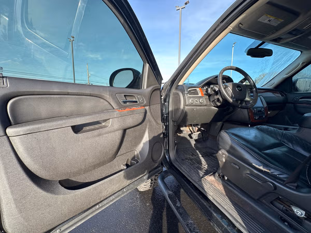 2010 Chevrolet Silverado 1500 LTZ Crew Cab Image 10