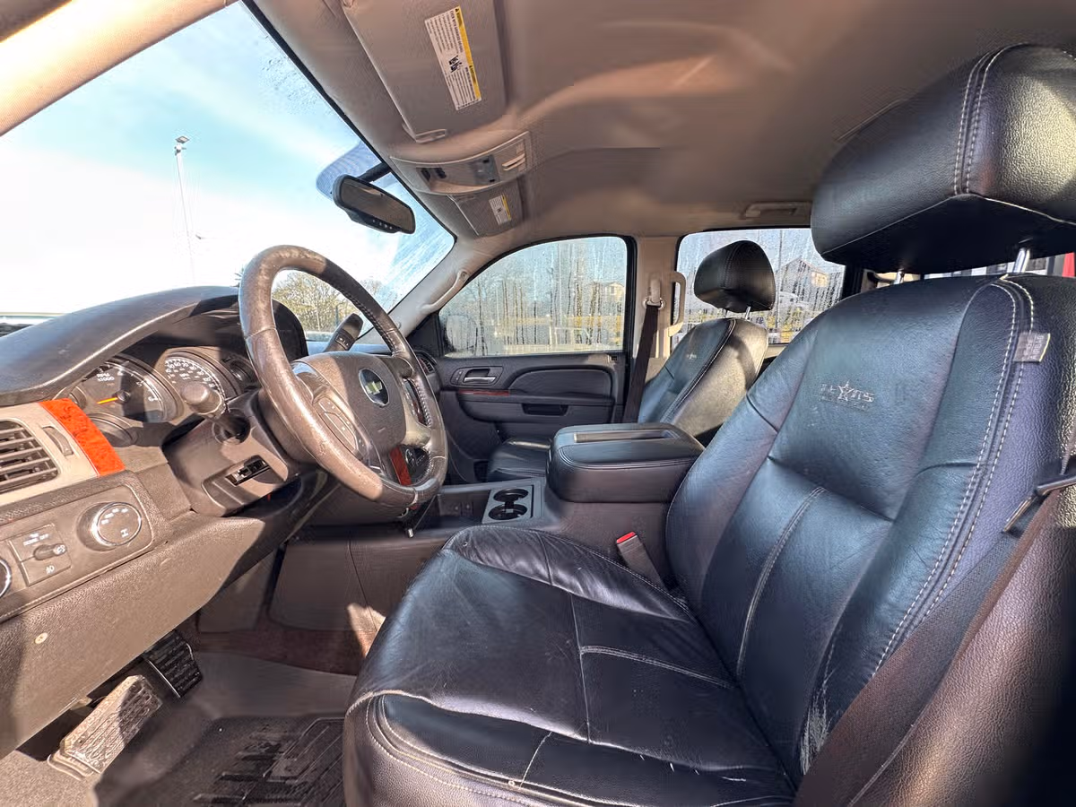 2010 Chevrolet Silverado 1500 LTZ Crew Cab Image 11