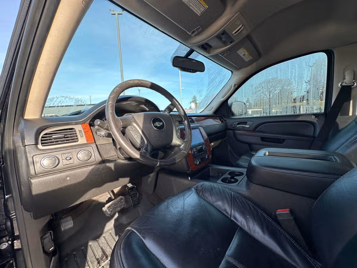 2010 Chevrolet Silverado 1500 LTZ Crew Cab Image 12