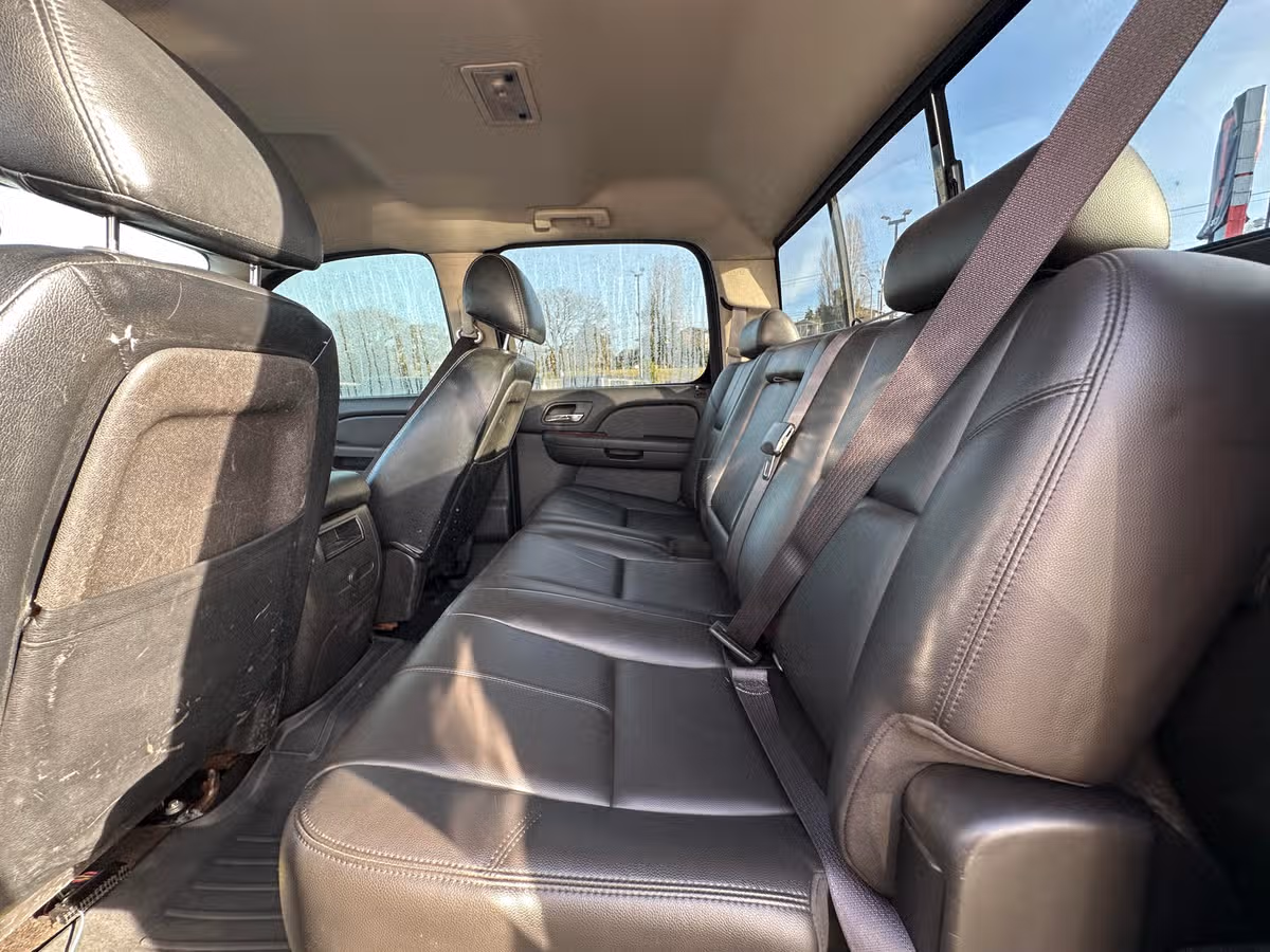 2010 Chevrolet Silverado 1500 LTZ Crew Cab Image 19
