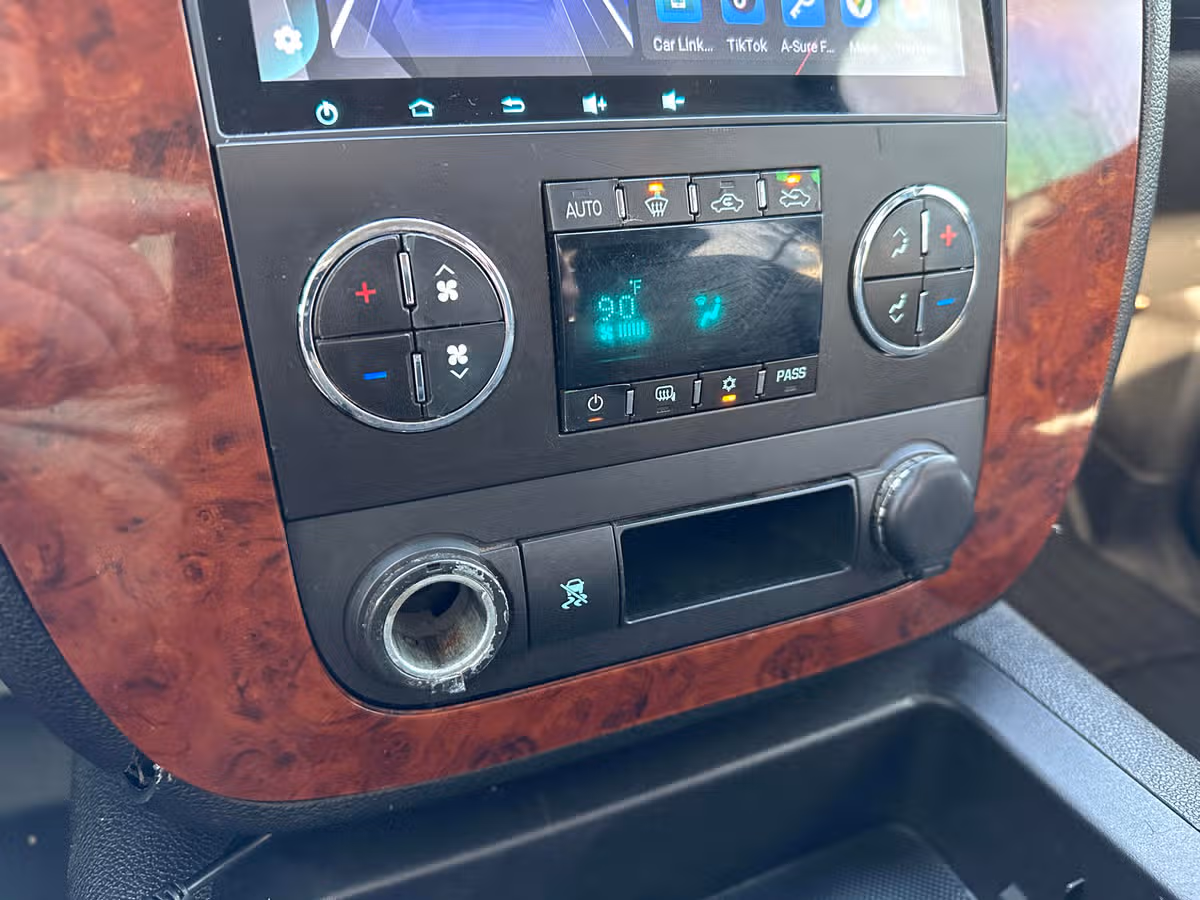 2010 Chevrolet Silverado 1500 LTZ Crew Cab Image 28