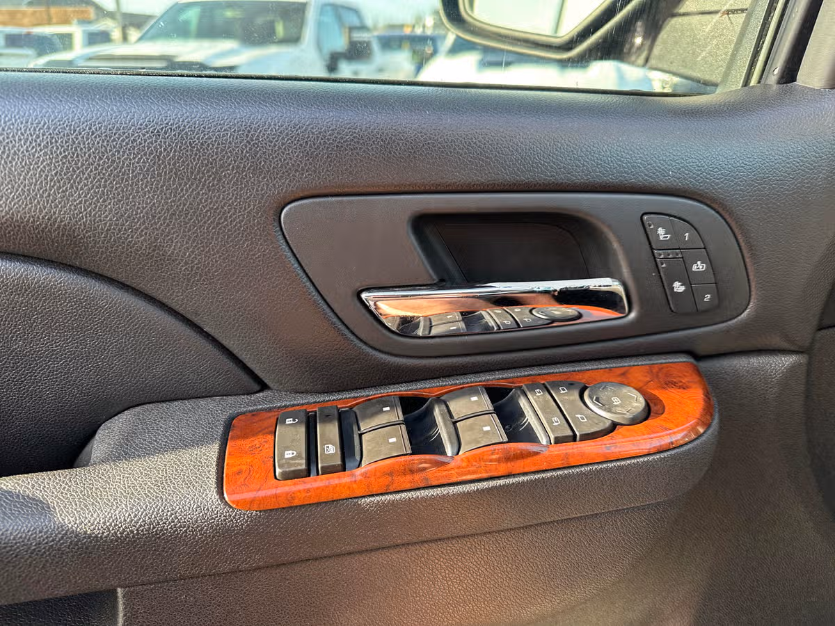 2010 Chevrolet Silverado 1500 LTZ Crew Cab Image 33