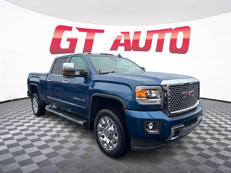 2015 GMC Sierra 2500HD Denali Crew Cab Upper Image 1