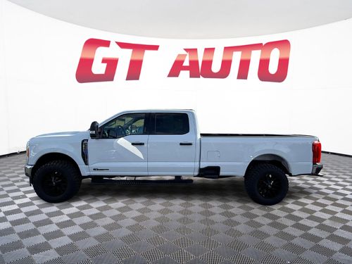 2023 Ford F-350 Super Duty XLT Crew Cab Lower Image 2