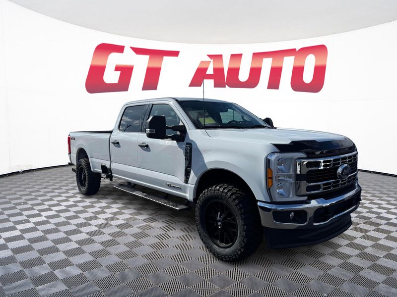 2023 Ford F-350 Super Duty XLT Crew Cab Upper Image 1