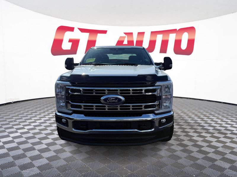 2023 Ford F-350 XLT photo 2