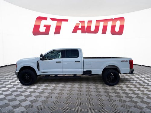 2023 Ford F-350 Super Duty XLT Crew Cab Lower Image 2