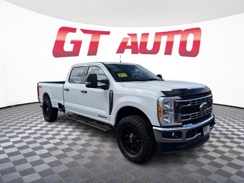 2023 Ford F-350 Super Duty XLT Crew Cab Upper Image 1