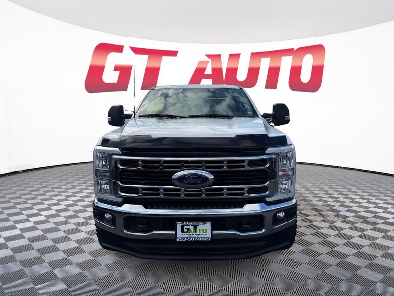 2023 Ford F-350 XLT photo 2