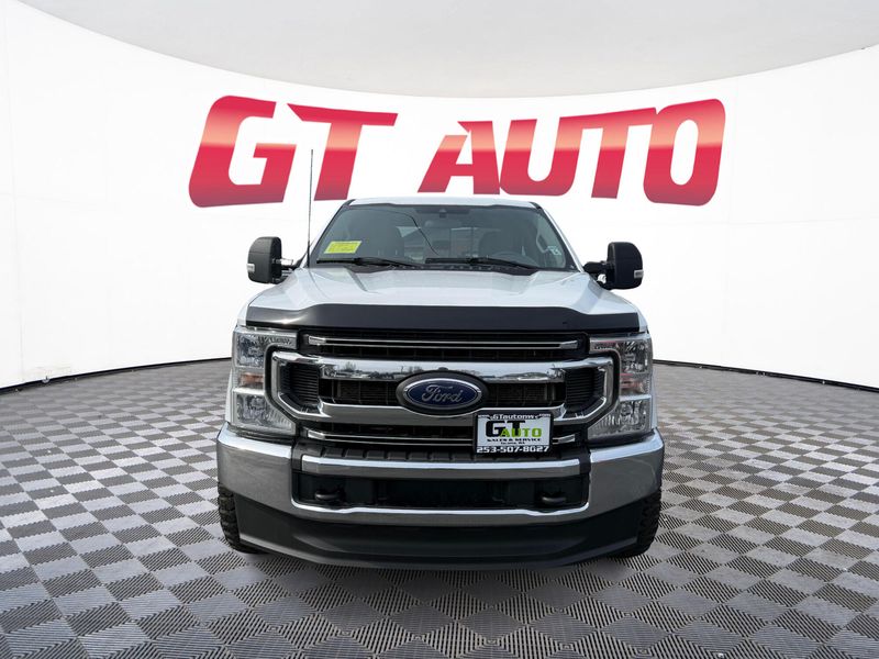 2022 Ford F-350 Super Duty XLT Crew Cab Upper Image 2