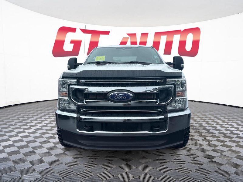 2022 Ford F-350 Super Duty XLT Crew Cab Upper Image 2