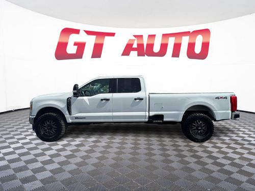 2023 Ford F-350 Super Duty XLT Crew Cab Lower Image 2