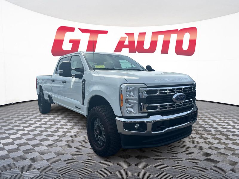 2023 Ford F-350 Super Duty XLT Crew Cab Upper Image 1