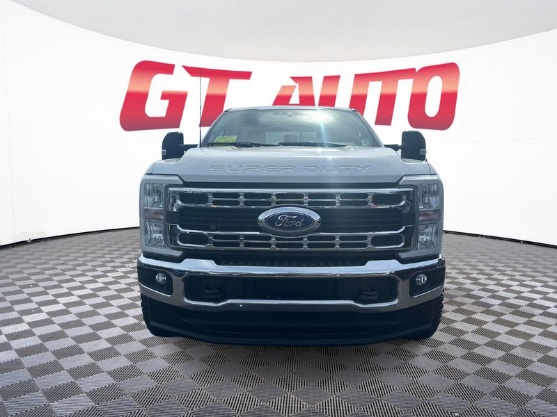 2023 Ford F-350 XLT photo 2