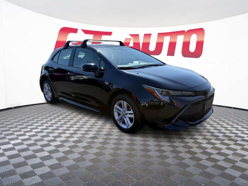 2022 Toyota Corolla Hatchback SE Upper Image 1