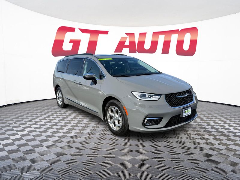 2023 Chrysler Pacifica Limited Passenger Upper Image 1