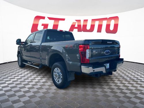 2017 Ford F-350 Super Duty Lariat Crew Cab Lower Image 3
