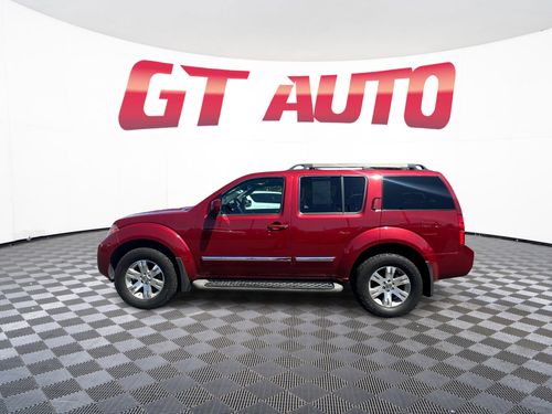 2008 Nissan Pathfinder LE Lower Image 2