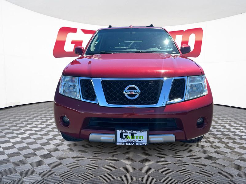 2008 Nissan Pathfinder LE photo 2
