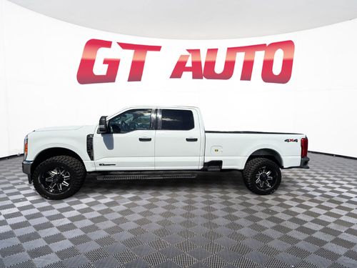 2023 Ford F-350 Super Duty XLT Crew Cab Lower Image 2