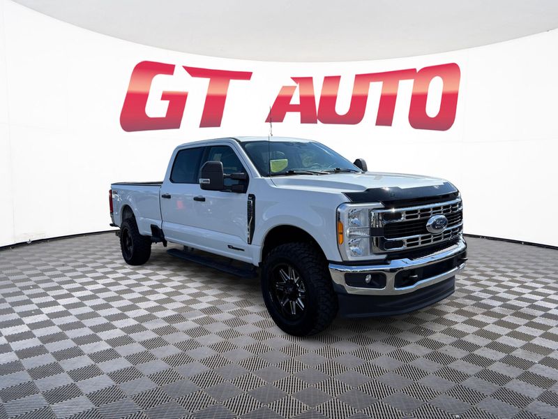 2023 Ford F-350 Super Duty XLT Crew Cab Upper Image 1